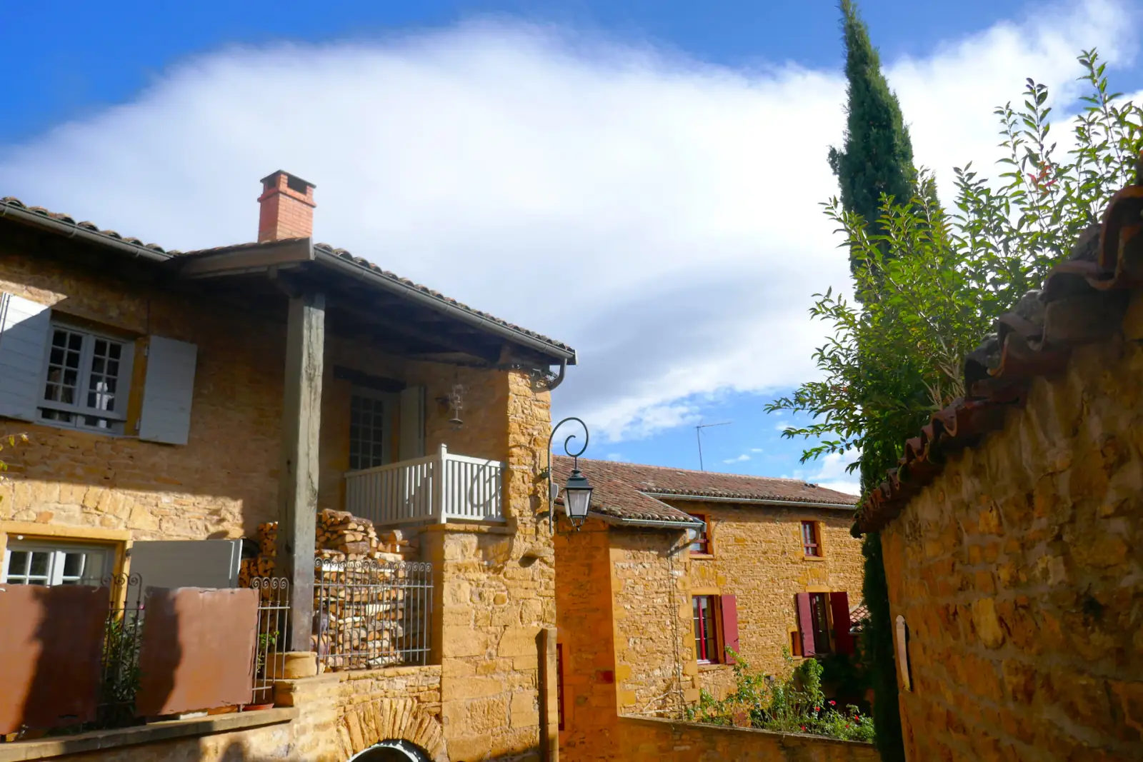 Maisons en pierres dorées à Oingt (Val d'Oingt), dans le Beaujolais
